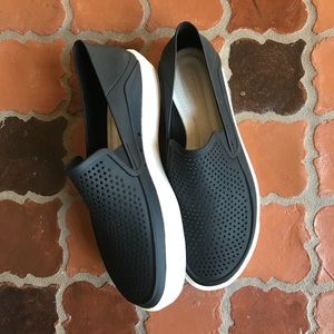 waterproof shoes crocs